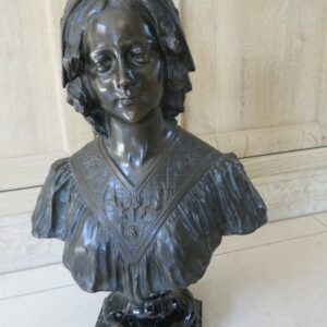 Affortunato Gory (act. 1895-1925) - Büste, Skulptur, Mädchen mit geblümtem Hut - 53 cm - Bronze - Anfang des 20. Jahrhunderts