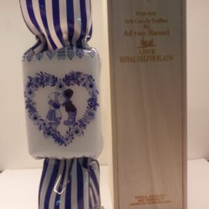 Ad van Hassel - Art Candy Toffee - Love Royal Delfts Blauw