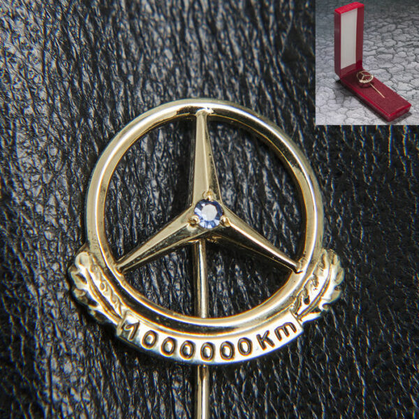 Miniatur (1) - .333 (8 kt) Gold - Old Polished Promo Logo / Emblem 333 Gold with Sapphire - Deutschland - Zweite Hälfte des 20. Jahrhunderts