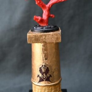 Mediterraner roter Korallenständer, Kuriositätenkabinett, Kunstkammer - Bronze (vergoldet), Holz, rote Koralle - 19. Jahrhundert