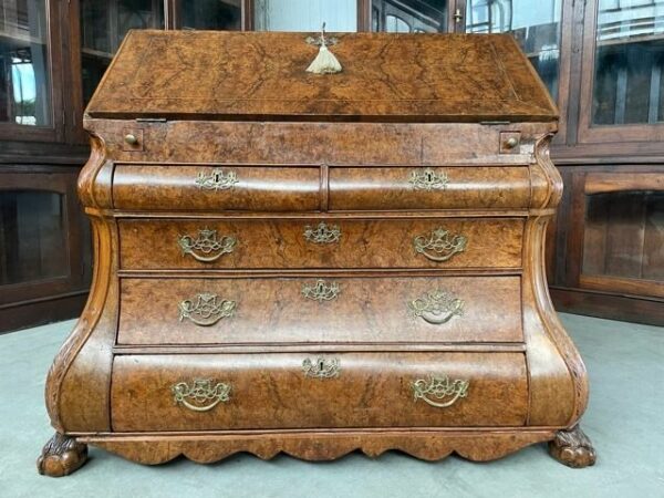 Schreibtisch, Ein Louis XV Schreibtisch (1) - Louis XV - Burrwood - Mitte des 18. Jahrhunderts