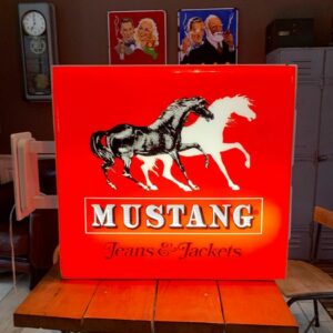 Leuchtreklame Mustang Jeans (1) - Eisen (Gusseisen/ Schmiedeeisen), Plastik