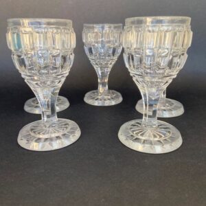 Baccarat - Hervorragende und seltene Suite mit 5 Gläsern - Kristall schneiden
