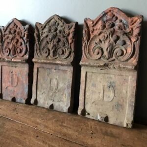 Drei französische Verblendsteine - Empire-Stil - Töpferware - um 1900