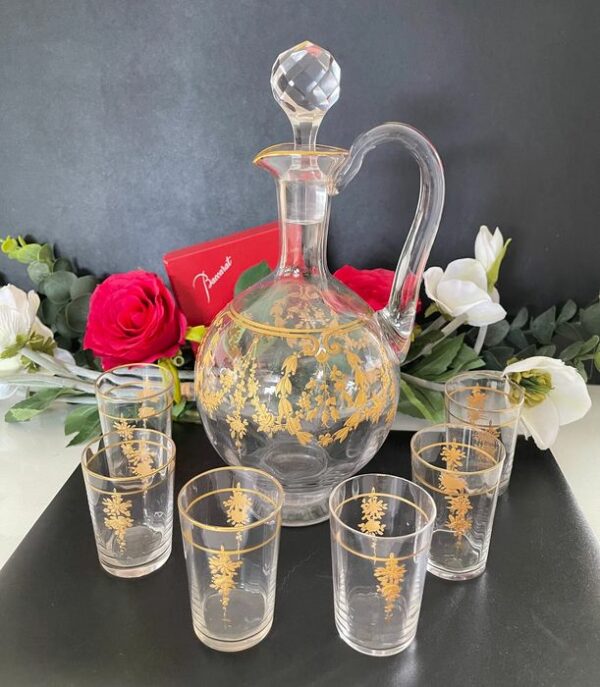 Baccarat, St. Louis - Dekanter und seine 6 Gläser - Kristall mit feinem Gold im Relief vergoldet