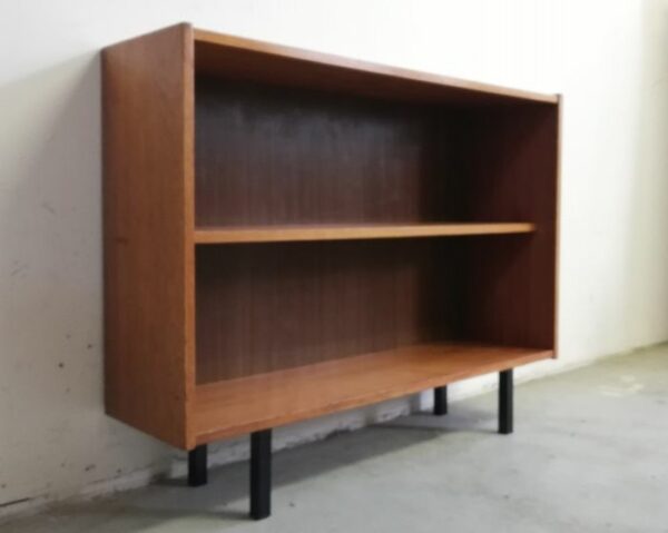 Ein Bücherregal