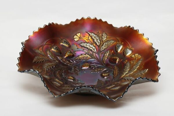 Harry Northwood (1860-1919) - Northwood Glass - Schillerndes "Karnevals" -Glas-Herzstück mit Erdbeermotiv - Art Nouveau - Schillerndes Glas