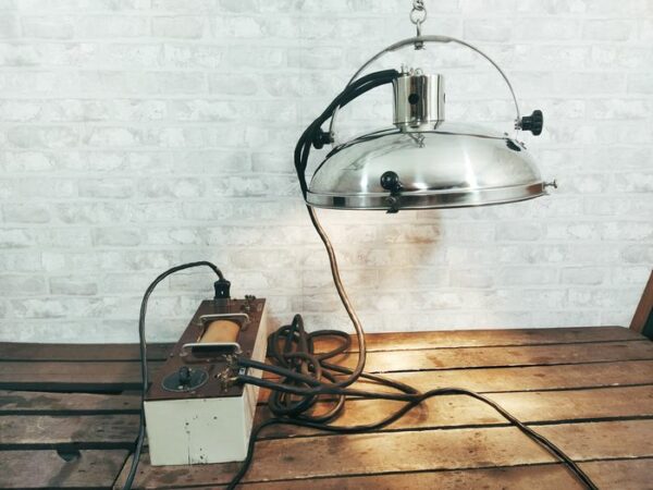 Famed - Deckenlampe, Medizinische Lampe mit Transformator - Bakelit, Glas, Legierung, Messing, Papier