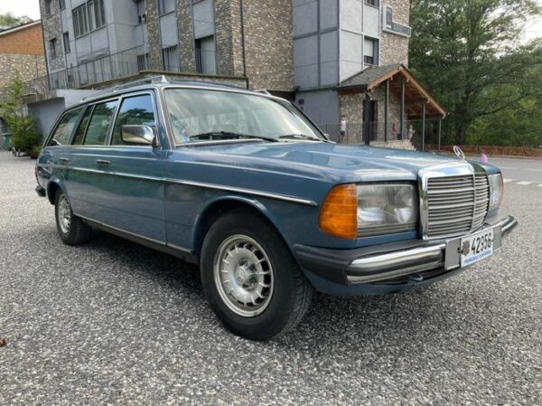 Mercedes-Benz - 300 TD - 1983
