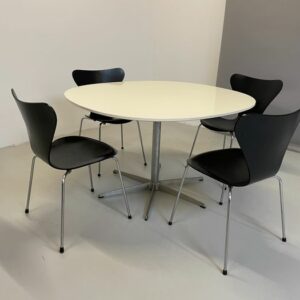 Arne Jacobsen - Fritz Hansen - Sitzgruppe, Tisch (5)