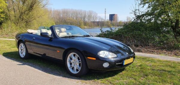 Jaguar - XK8 - 2001