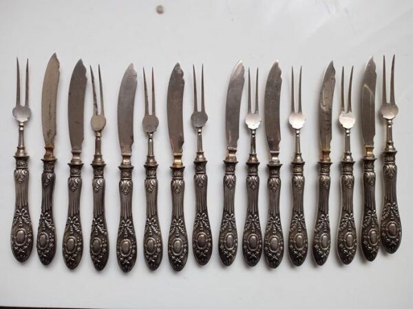 Besteckset, Gabeln und kleine Messer (16) - .800 Silber - Italien - Ende des 19. Jahrhunderts
