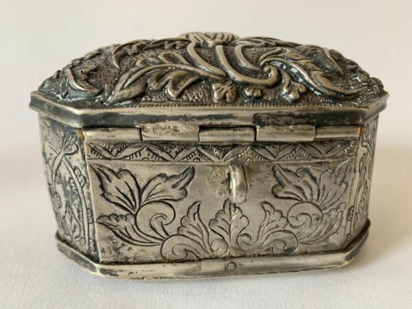 Antike silberne Box (1) - Silber - Indonesien - Anfang des 20. Jahrhunderts