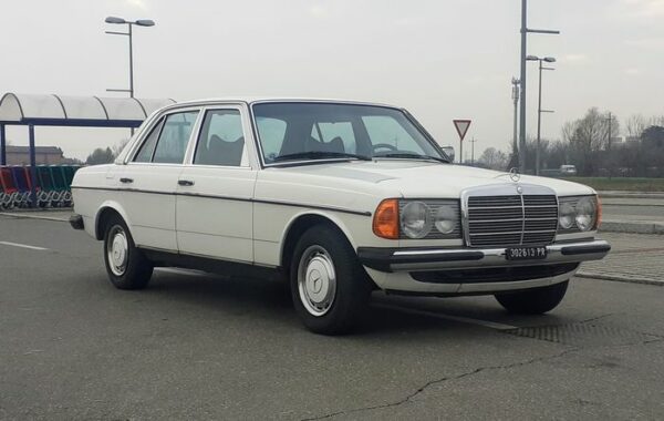 Mercedes-Benz - 200 (W123) - 1978
