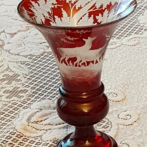 Antike böhmische Kristallvase aus dem 19. Jahrhundert mit Hirsch (1) - Kristall