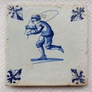 Antike Fliese mit Kinderspiel mit Lilieecke (1) - Töpferware
