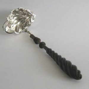 Silberner Schüssellöffel mit gedrehtem Holzgriff Jl. 1874 - .833 Silber - Niederlande - 1874