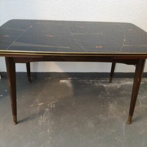 1950er Couchtisch mit dekorierter Glastischplatte
