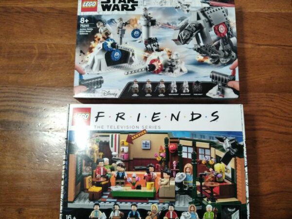 LEGO - 75241 + 21391 - Friends Central Perk + Echo Base Defense