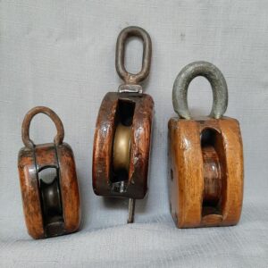 3 alte Riemenscheiben - Holz, Eisen, Messing - Mitte des 20. Jahrhunderts