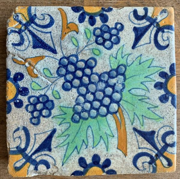 Antike Fliese mit Trauben (1) - Töpferware